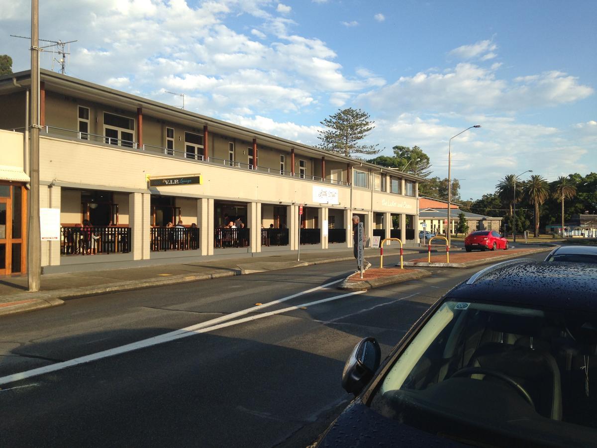 Lakes And Ocean Hotel Forster Esterno foto