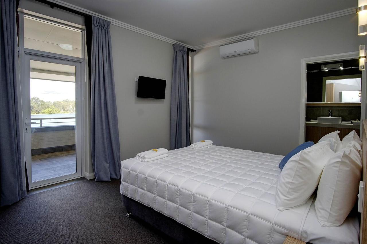 Lakes And Ocean Hotel Forster Esterno foto